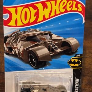 Mattel Hot Wheels Batman The Dark Knight Batmobile 2/5 DC Comics